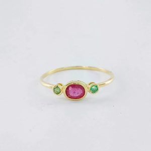 Anillo Oro 18k con rubí y esmeraldas