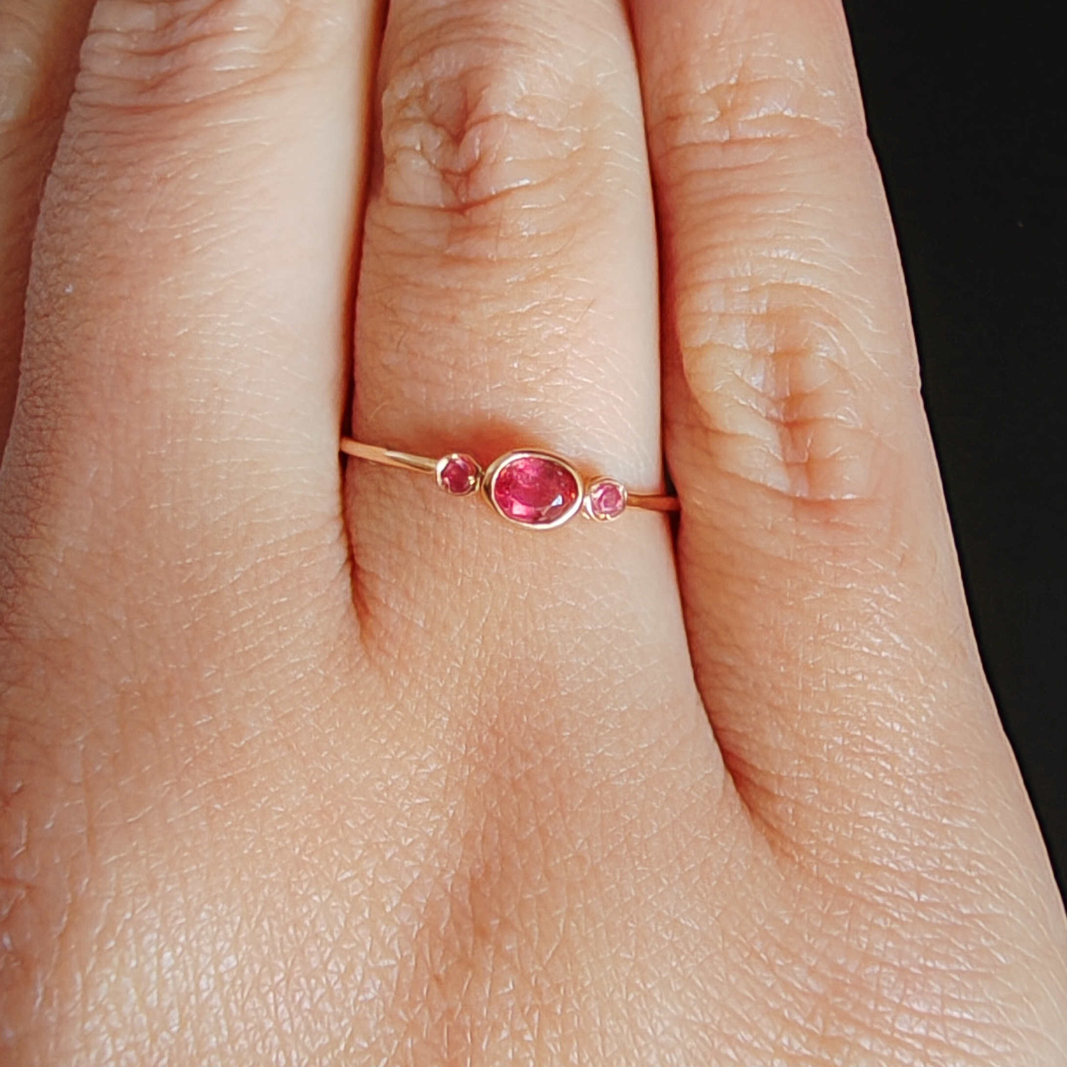 Anillo Oro 18k con rubíes - Imagen 2