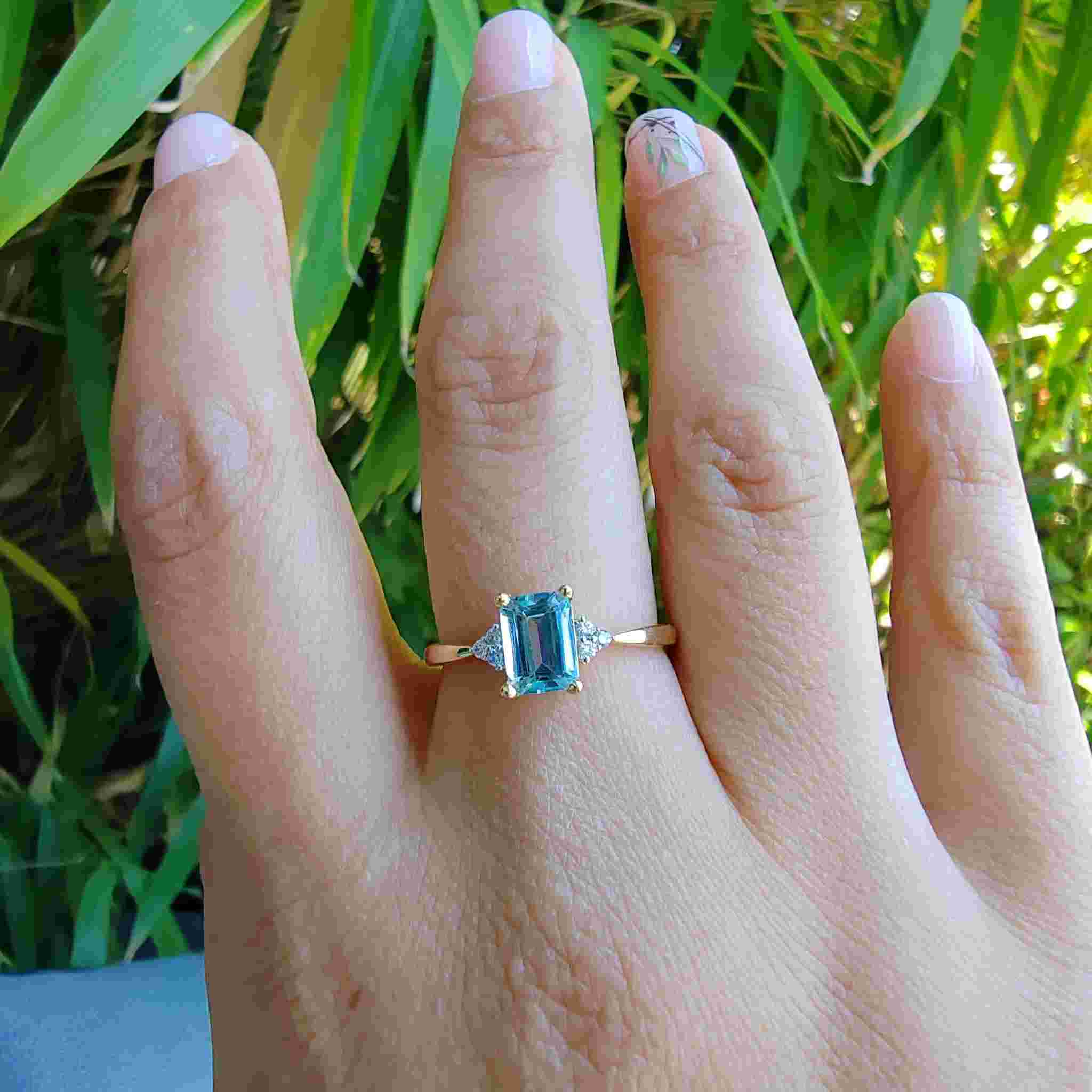 Anillo oro 18k con brillantes y aguamarina natural - Imagen 2