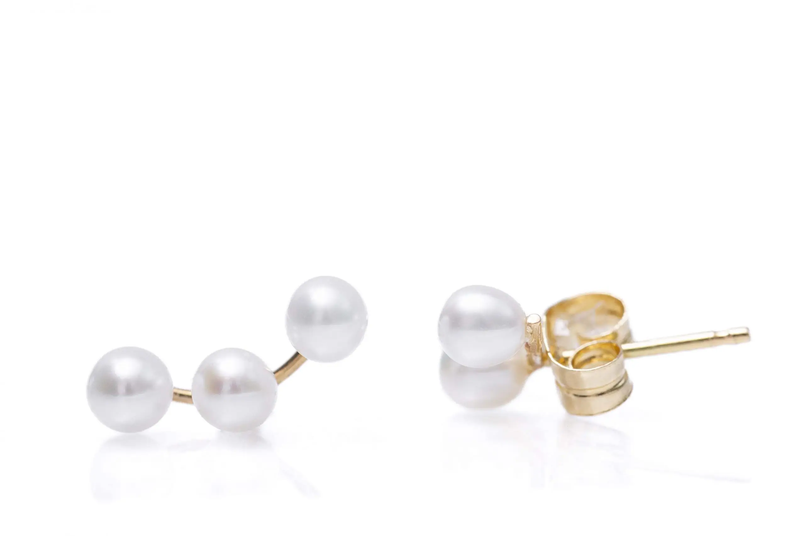 Pendientes trepadores perlas y oro.Pendientes "tres en perlas"