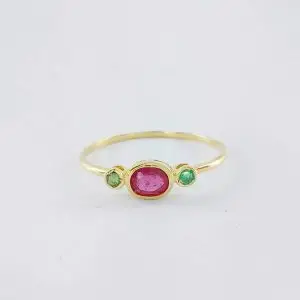 Anillo Oro 18k con rubí y esmeraldas